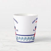 我々のビーチホームライトハウス カフェラテマグ (正面)