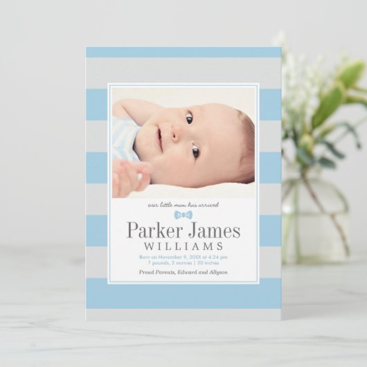 我々のリトルマンブルーグレーハンサム男の赤ちゃん誕生 案内状 (スタンド正面)