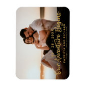 我々の冒険が始まる日付写真を保存 マグネット (縦)