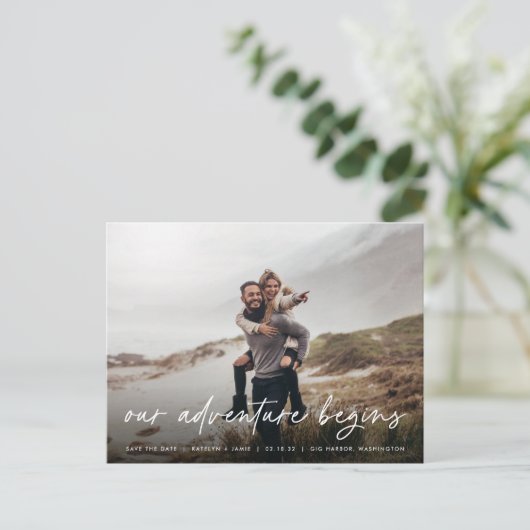 我々の冒険が始まる |写真の完全保存日付 案内ポストカード (スタンド正面)