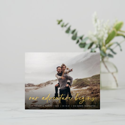 我々の冒険が始まる |写真の完全保存日付 箔招待状ポストカード (立ち正面)