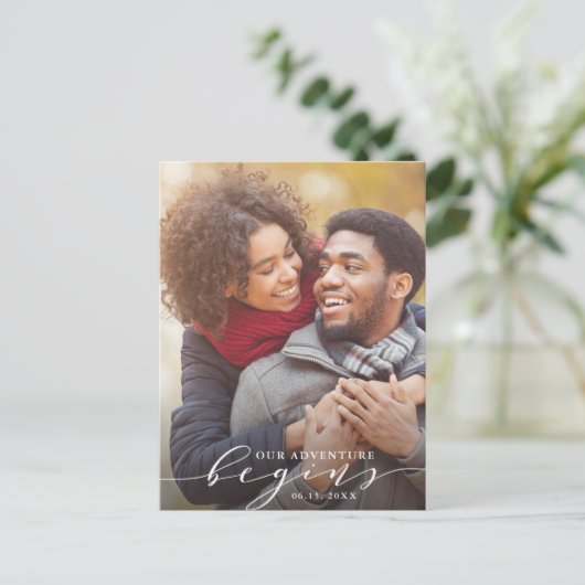 我々の冒険が始まる | 写真の日付を保存 案内ポストカード (スタンド正面)