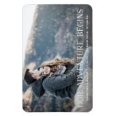 我々の冒険が始まる |日付の保存 マグネット (縦)