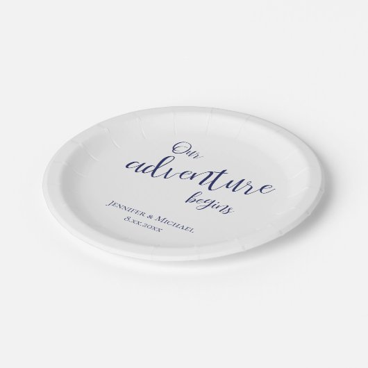 我々の冒険はダークブルーのタイポグラフィ結婚の ペーパープレート (アングル)