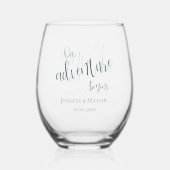 我々の冒険はティール(緑がかった色)タイポグラフィ結婚の ステムなしワイングラス (正面)