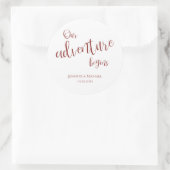 我々の冒険はマルーンタイポグラフィ結婚の ラウンドシール (バッグ)