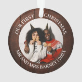 我々の初めてのクリスマスであるミスター・アンド・ミセス・ニューエレガントリュー オーナメント (裏面)