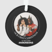 我々の初めてのクリスマスであるミスター・アンド・ミセス・ニューエレガントリュー オーナメント (裏面)