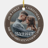 我々の初めてのクリスマスであるミスター・アンド・ミセス・ニューエレガントリュー セラミックオーナメント (裏面)