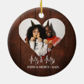 我々の初めてのクリスマスであるミスター・アンド・ミセス・ニューエレガントリュー セラミックオーナメント (裏面)