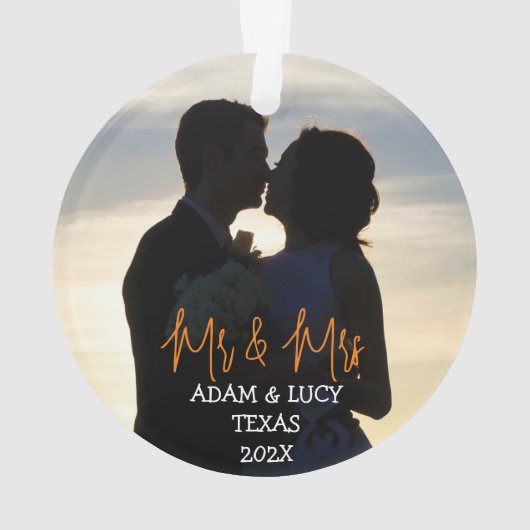 我々の初めてのクリスマスであるミスター・アンド・ミセス・ニュー・ライディング・ウッド オーナメント (裏面)