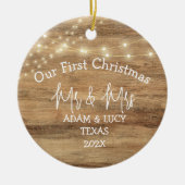 我々の初めてのクリスマスであるミスター・アンド・ミセス・ニュー・ライディング・ウッド セラミックオーナメント (正面)