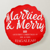 我々の初めてのクリスマスである新婚の夫妻メリー ラウンドクッション (裏面)