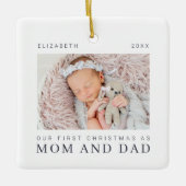我々の初めてのクリスマスとしてママとパパシックモダン セラミックオーナメント (正面)