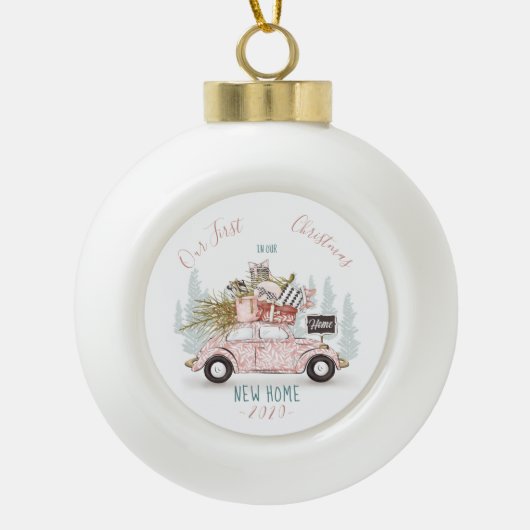 我々の初めてのクリスマスの新しいホームウォーターカラーカー セラミックボールオーナメント (正面)