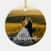 我々の初めてのクリスマスはミスター・アンド・ミセス・シンプルエレガントだ セラミックオーナメント (正面)