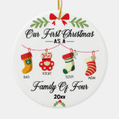 我々の初めてのクリスマスは名前を持つ4人の家族として セラミックオーナメント (正面)