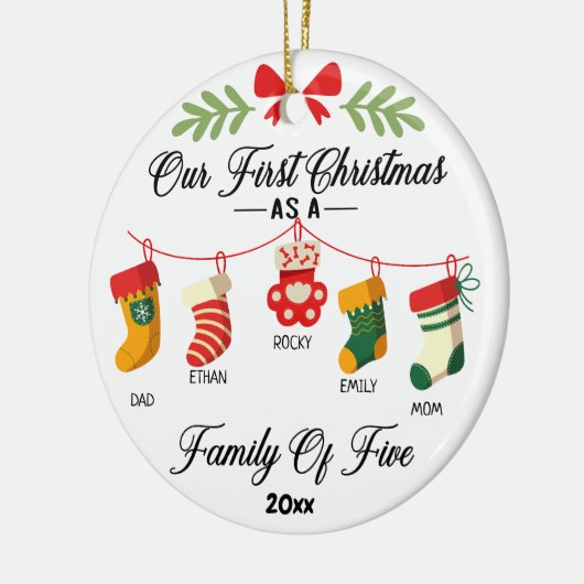 我々の初めてのクリスマスは名前を持つ5人の家族として セラミックオーナメント (左)