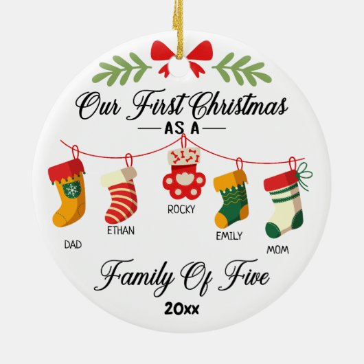 我々の初めてのクリスマスは名前を持つ5人の家族として セラミックオーナメント (裏面)