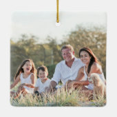 我々の初めてのクリスマスは四つの雪だるまの家族として セラミックオーナメント (裏面)