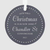我々の初めてのクリスマスは新しいホームシンプルで オーナメント (裏面)