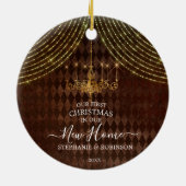 我々の初めてのクリスマスは新しいホーム素朴グラム セラミックオーナメント (裏面)