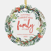 我々の初めてのクリスマスは3人の家族素朴 セラミックオーナメント (正面)