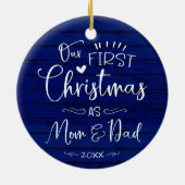 我々の初めてのクリスマスズアズマムアンドパパファームハウス セラミックオーナメント (裏面)
