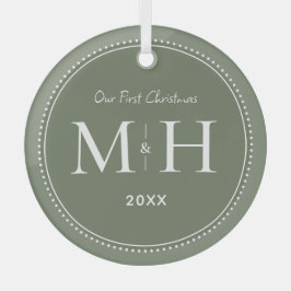 我々の初めてのクリスマスニューライウィズモノグラムセージグリーン ガラスオーナメント