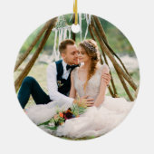 我々の初めてのクリスマスユーカリ写真バック金ゴールド セラミックオーナメント (裏面)