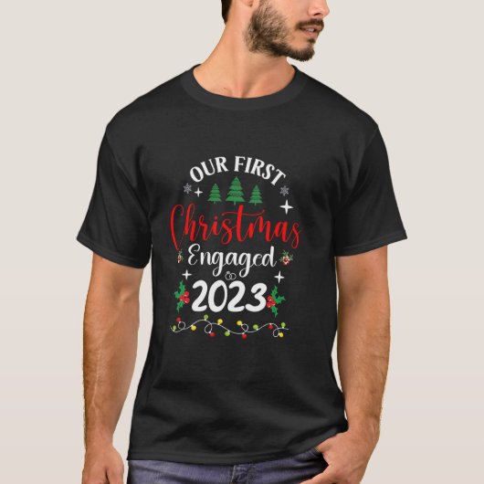 我々の初めてのクリスマス婚約した2023パジャマスカップルM Tシャツ (正面)