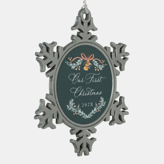 我々の初めてのクリスマス新婚キープサケオーナメント スノーフレークピューターオーナメント (左)