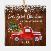 我々の初めてのクリスマス祖父母ウッドスノートラック セラミックオーナメント (正面)