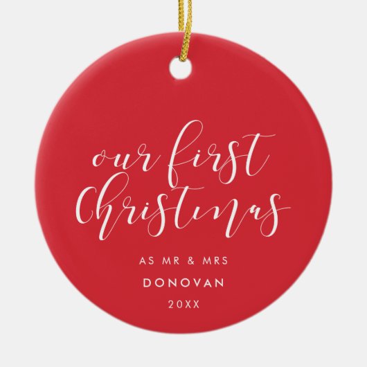 我々の初めてのクリスマス結婚したエレガントレッド セラミックオーナメント (正面)