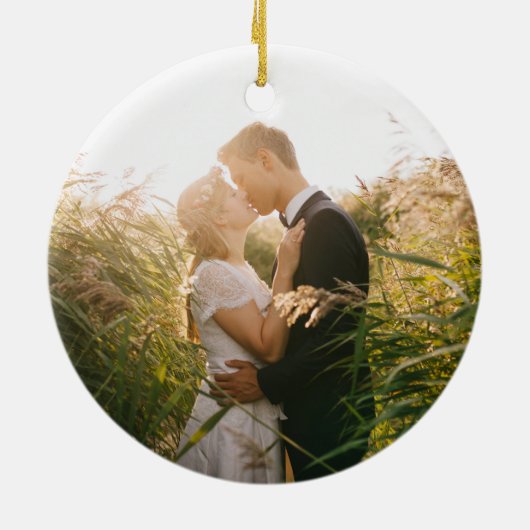 我々の初めてのクリスマス結婚したエレガントレッド セラミックオーナメント (裏面)