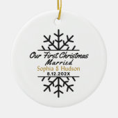 我々の初めてのクリスマス結婚したパーソナライズされた セラミックオーナメント (正面)