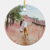 我々の初めてのクリスマス結婚したパーソナライズされた セラミックオーナメント (裏面)