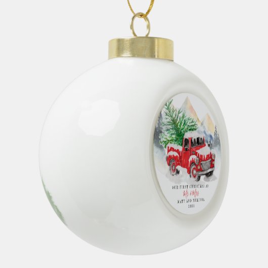 我々の初めてのクリスマス結婚したレッドトラック セラミックボールオーナメント (左)