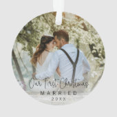 我々の初めてのクリスマス結婚した写真モダン新婚 オーナメント (裏面)