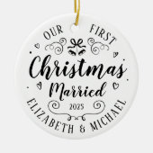 我々の初めてのクリスマス結婚した手描きオーナメント セラミックオーナメント (正面)