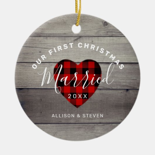 我々の初めてのクリスマス結婚した素朴パーソナライズされた セラミックオーナメント (正面)