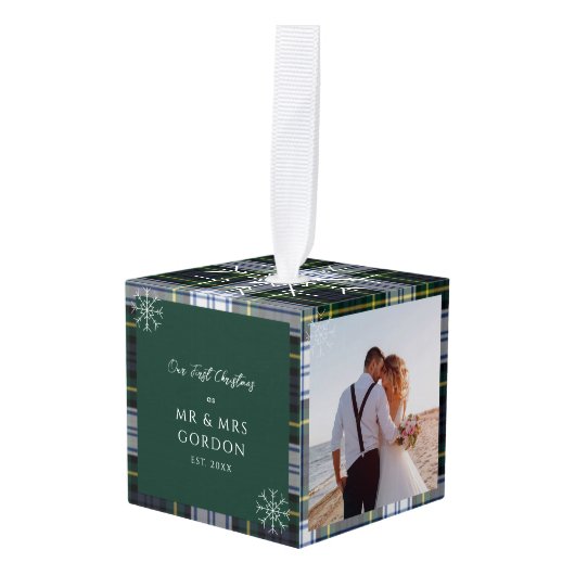 我々の初めてのクリスマス結婚した3写真ゴードンタータンチェック キューブオーナメント (正面アングル)