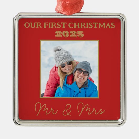 我々の初めてのクリスマス赤と金ゴールドのMr.And Mrs.写真 メタルオーナメント (正面)