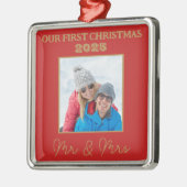 我々の初めてのクリスマス赤と金ゴールドのMr.And Mrs.写真 メタルオーナメント (左)