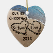 我々の初めてのクリスマス2つのハートインサンドオーナメント セラミックオーナメント (右)