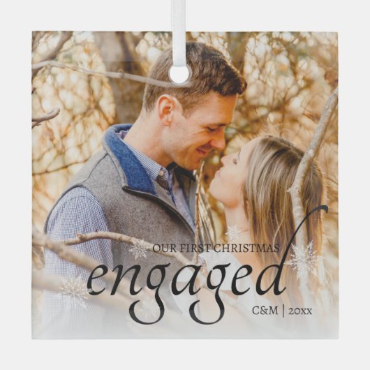 我々の初めてのクリスマス 婚約したパーソナライズされた ガラスオーナメント (正面)