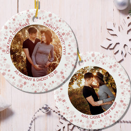 我々の初めてのクリスマス | Red Ditsy Snowflake Photo セラミックオーナメント