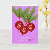 我々の友情はビーツ、かわいい笑顔のビーツすることができない カード (黄色い花)