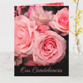 我々の哀悼ピンクのバラが花を咲かせた カード (黄色い花)