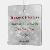 我々の家から君の家までの数マイルの間のクリスマス セラミックオーナメント (左)